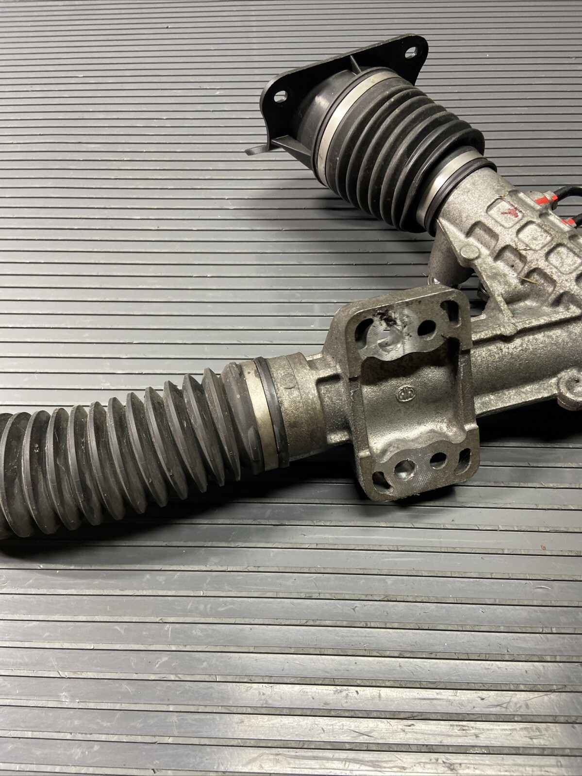 2010-2015 Audi R8 42 V8 4.2L Steering Gear Rack & Pinion 70k Mil OEM *NOTE