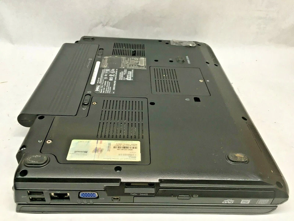 DELL Vostro 1500 15.4" Laptop For Parts Doesn't Power On/Boot NO HDD/RAM JR - Image 4 of 4
