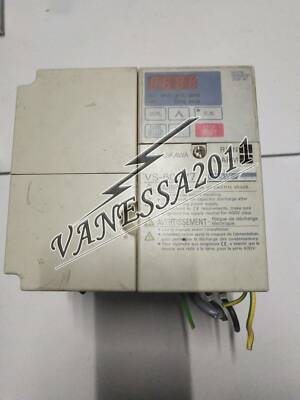 Eins Gebraucht YASKAWA CIMR-V7BC24P0 Wechselrichter CIMRV7BC24P0 Getestet