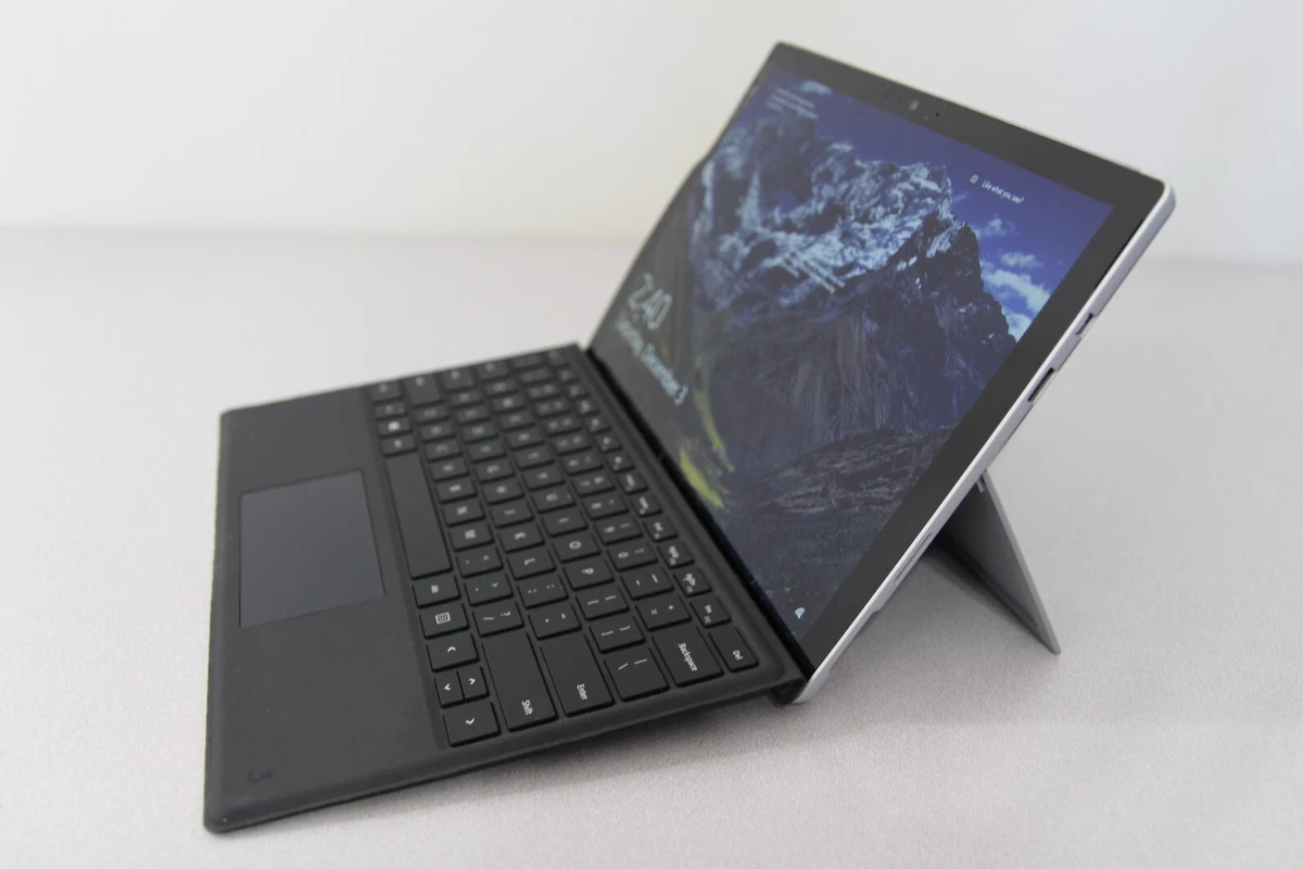 Microsoft surface pro 5th gen 1796 i5-7300U 2.71GHz 8GB RAM 256GB SSD WIN10Pro