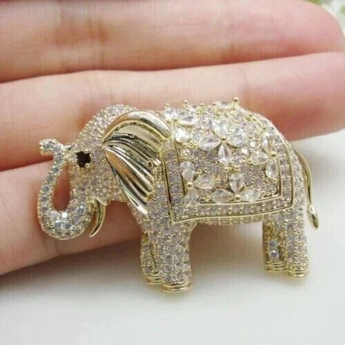 Broche prendedor de elefante racimo de 2 quilates redondo diamante simulado enchapado en oro amarillo de 14 quilates Foto 3 de 4