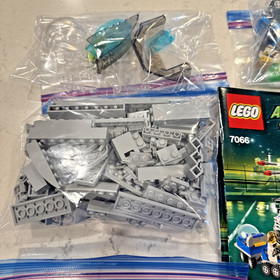 LEGO 7066 Alien Conquest Earth Defense HQ - 100% Complete w/Figs and Books