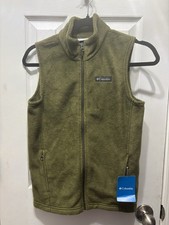 Columbia Boys' Steens Mountain Fleece Vest in an olive green color. Size Medium