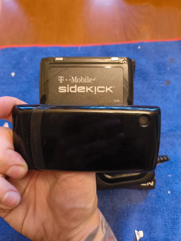 T-Mobile Sidekick 3 2008 funciona con cargador probado y funcionando Foto 3 de 4