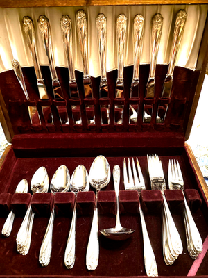 1847 Rogers Bros Silver Plate DAFFODIL Flatware Set 58 Pc Place