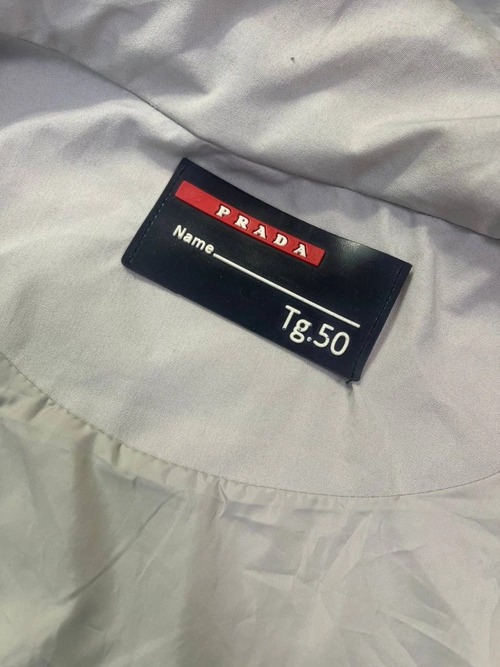 Chaqueta con capucha vintage Prada cremallera nailon para hombre talla 50 Foto 2 de 4