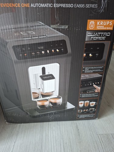 Krups Kaffeevollautomat, Metall-Brühgruppe, EA81P0, Schwarz
