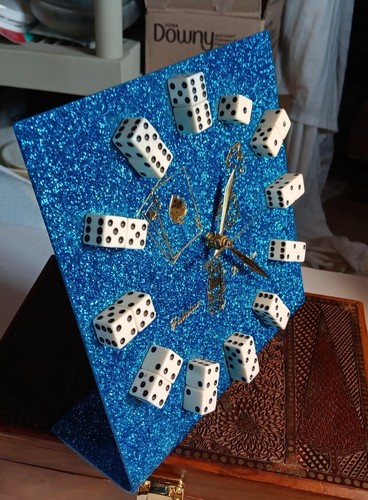 Vintage ‘Fabulous Las Vegas’ Blue Glitter Dice Souvenir Clock - Picture 6 of 13