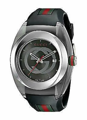 Часы с резиновым ремешком Gucci