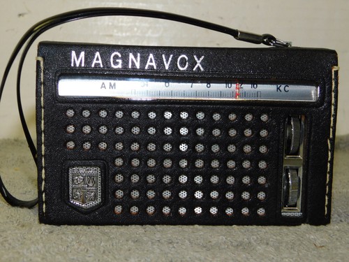 Radio d'epoca Magnavox 3-AM-802 a transistor modello AM funzionante benissimo! 5x3 pollici - Foto 3 di 19