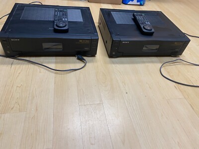 Two Sony SLV 1000 W/Remote both in non-working condition