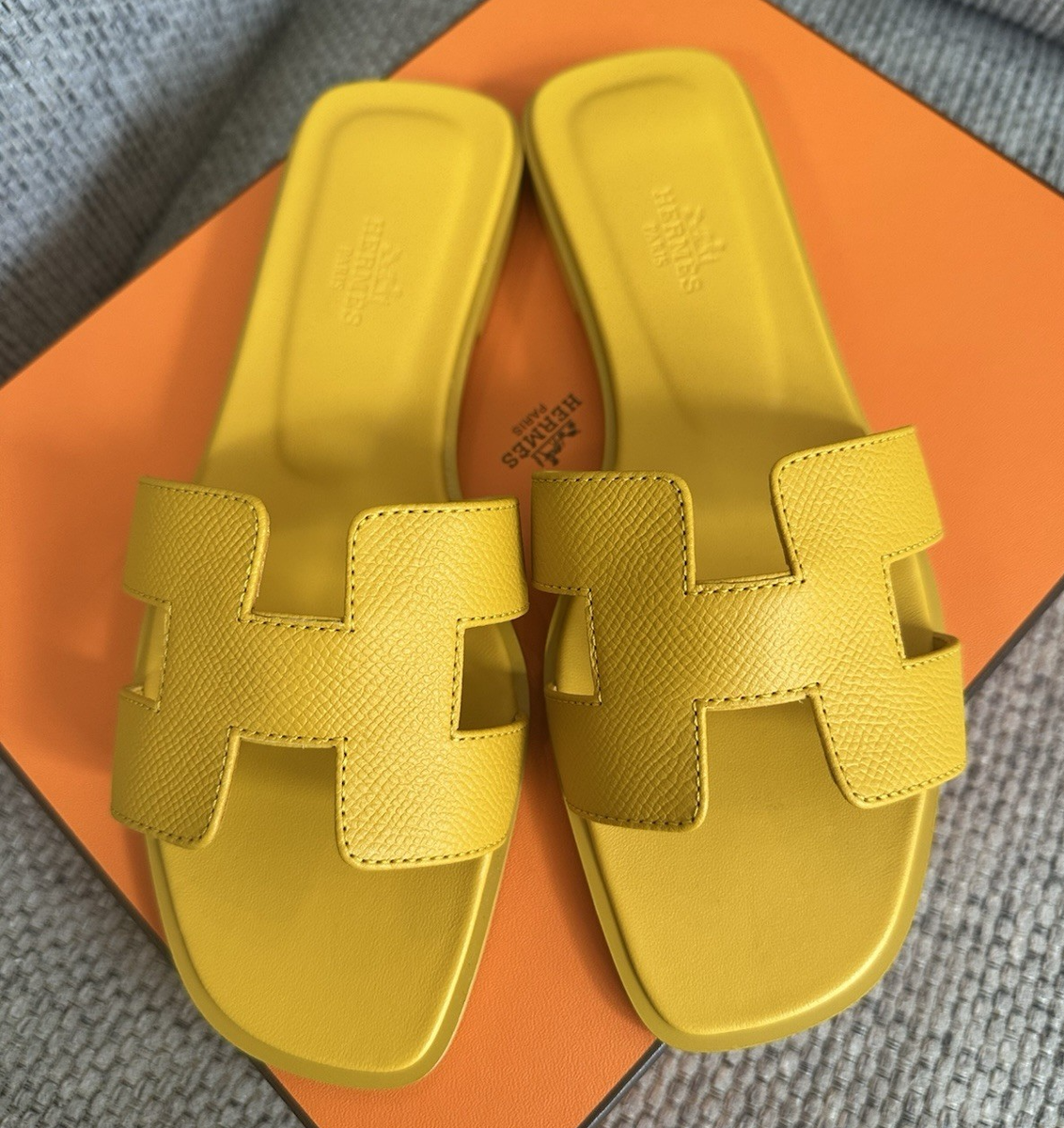 Size 37EU NEW HERMÈS Jaune Topaze Epsom Calfskin Oran Sandals | eBay