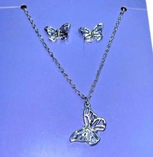 Claire  s Rainbow Tassel Heart Necklace Girls 16  Silver Tone NWT Cute