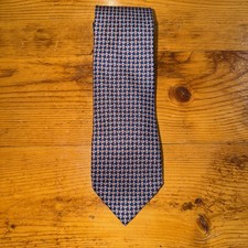 Gucci Silk Necktie- Knotted Chain Pattern On Blue Background- Used