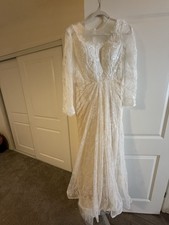 Ivory Lace Long Sleeve A-Line Full-Length Wedding Dress V Neck Beading Buttons