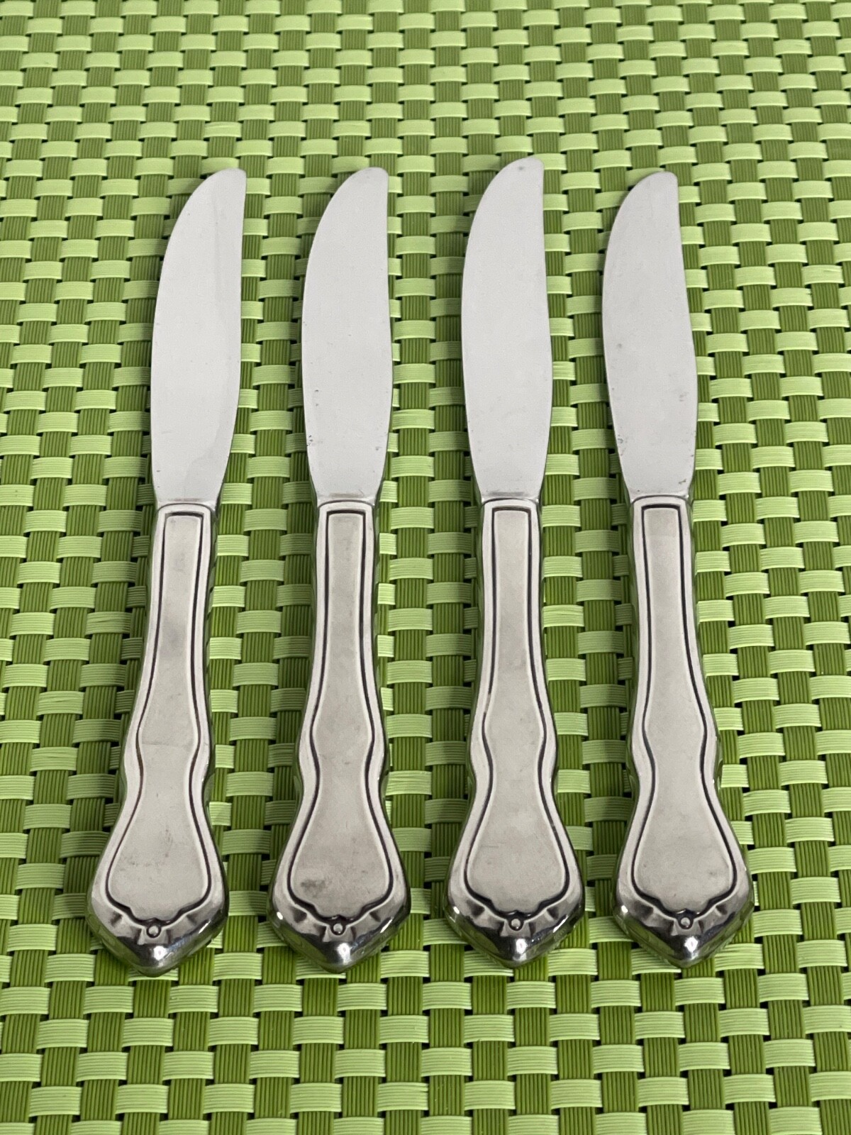 Oneida TRINITY Stainless 4 Dinner Knives SSS Burnished Capri Duet Flatware