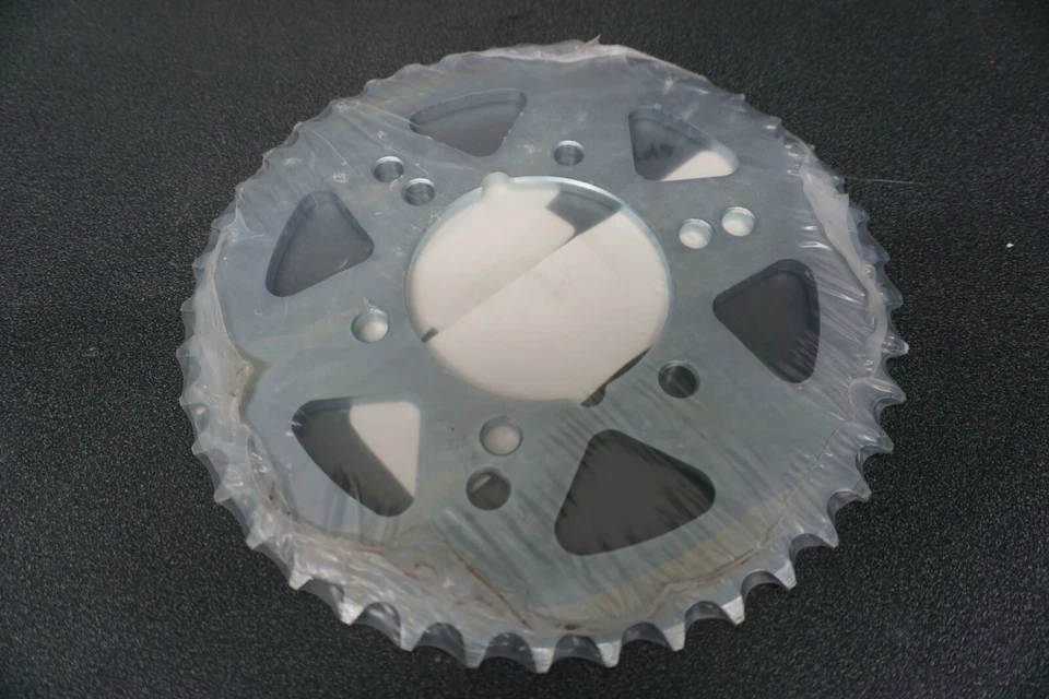 Piñón trasero de acero 49T 1999-2000 Yamaha YZF-R6 1210-0053 piezas nuevas ilimitadas Foto 2 de 2