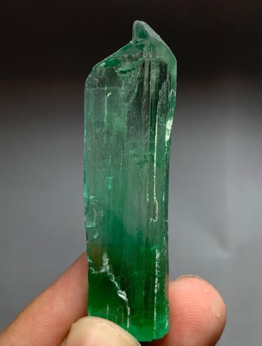 62 Carat Beautiful Green Kunzite Crystal From Afghanistan - Picture 4 of 4