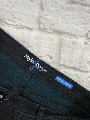 Pantalones de mezclilla cortos para mujer Style & Co, talla 12, talla 12, 30X27, corte de bota elásticos oscuros - Imagen 3 de 4