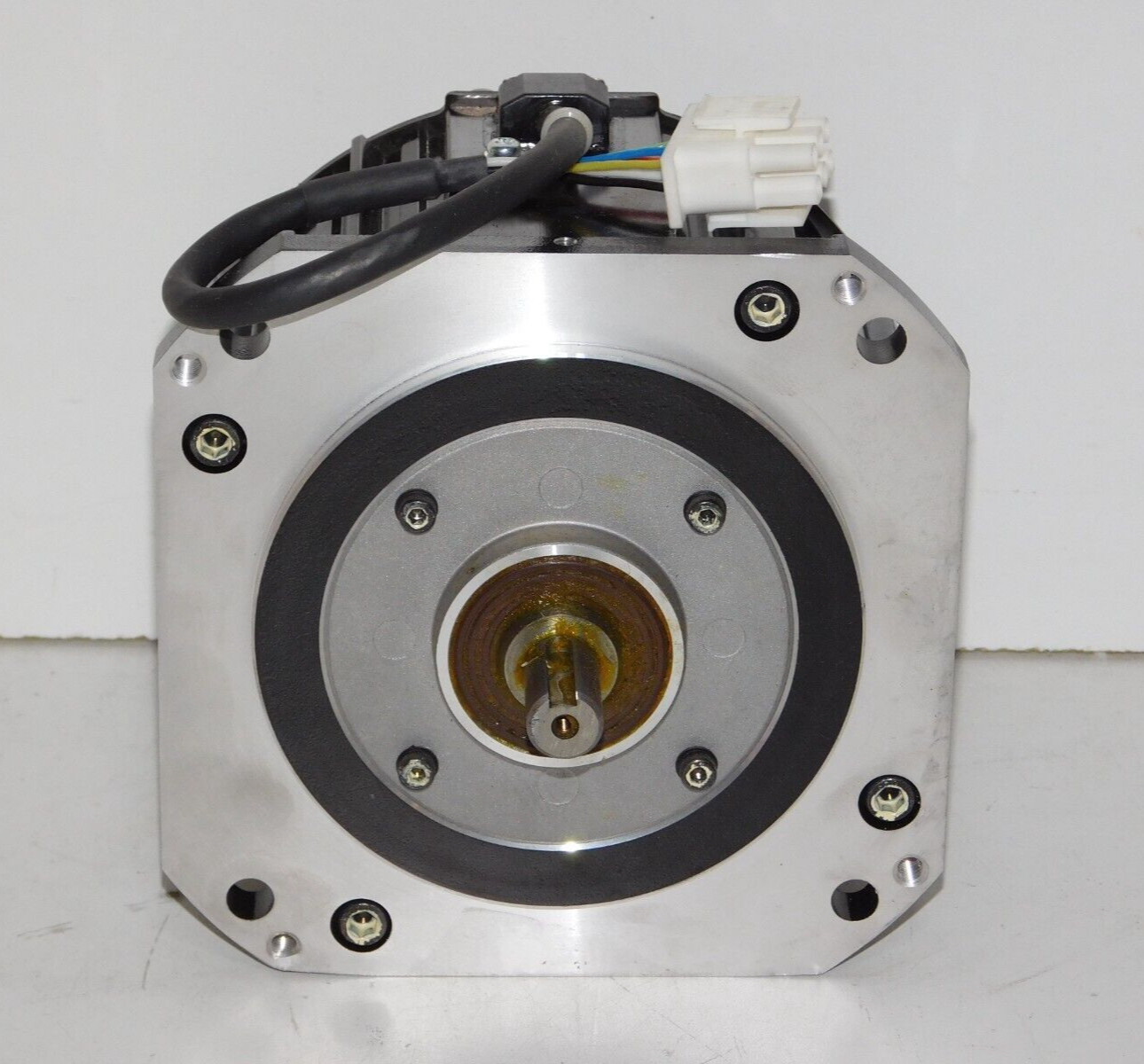 New Yaskawa Electric SGMRS06A2BYR13 AC Servo Motor 550W 2000 RPM 4A