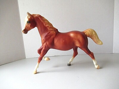 BREYER TRADITIONAL SIZE - SUGAR - RUNNING MARE #1176