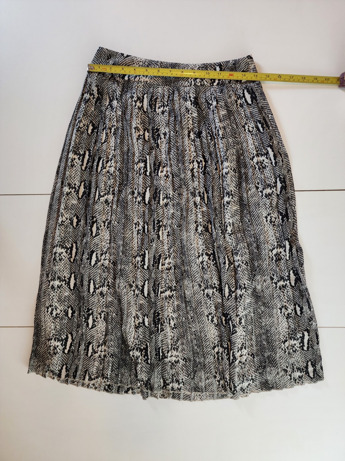 J. Crew Gray Black Python Snake Print Snakeskin P… - image 12