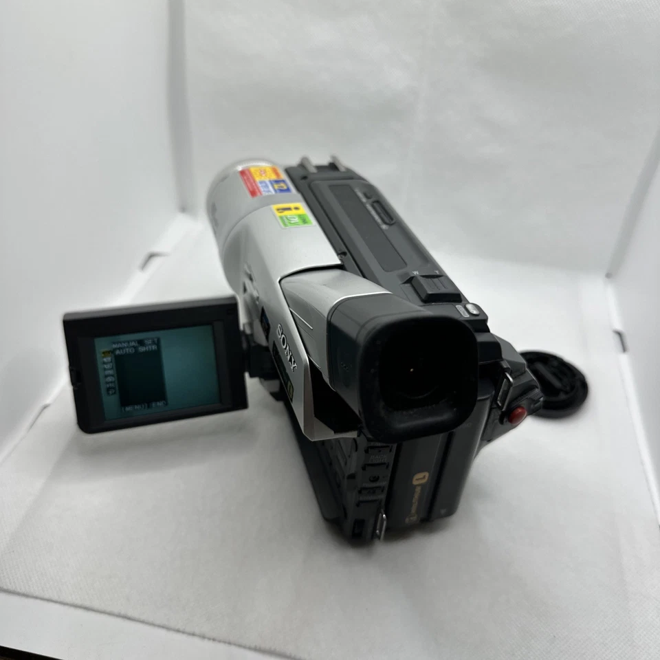 Sony Camcorder DCR-TRV120E PAL Digital 8, Hi 8, Video 8 Charger 2 x Batteries - Image 4 of 4