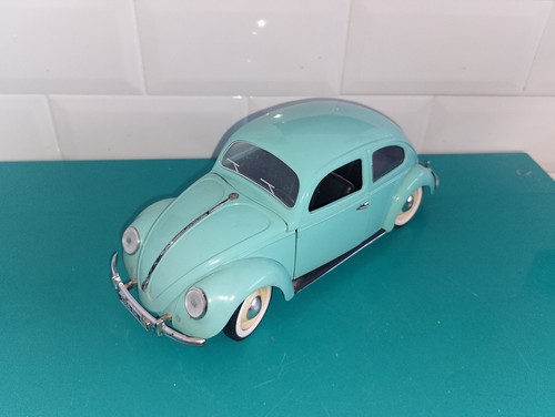 2405263 voiture 1/18 1/17