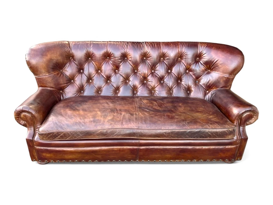 Sofá de cuero estilo Chesterfield vintage - Sofá acolchado marrón oscuro restaurado Foto 4 de 4