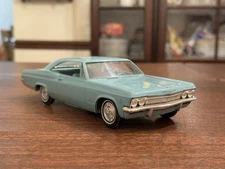AMT 1965 Chevy Impala SS Hardtop Friction Dealer Promo 1:25 Plastic Model Car