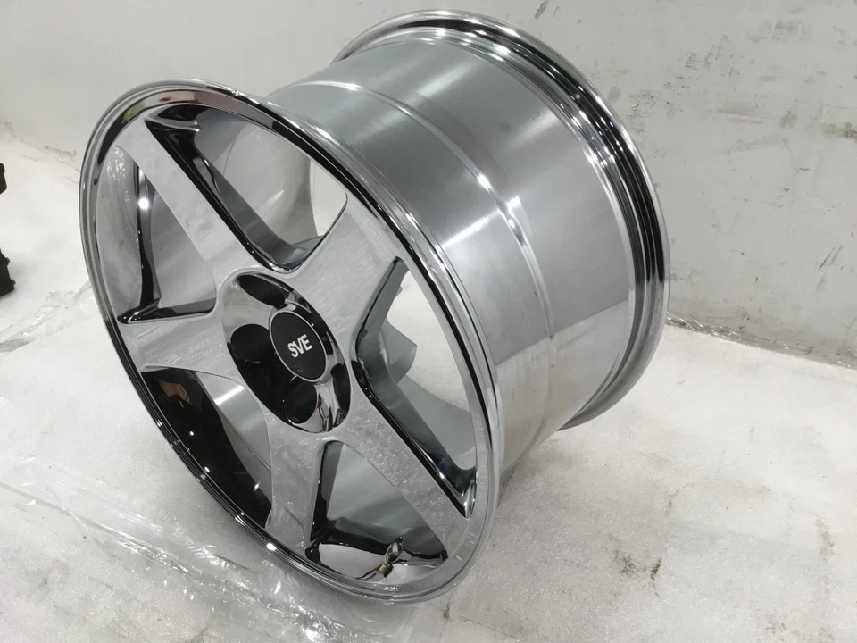 1994-04 Mustang SVE 03 Cobra Wheel - 17X10.5 Chrome Foto 3 de 4