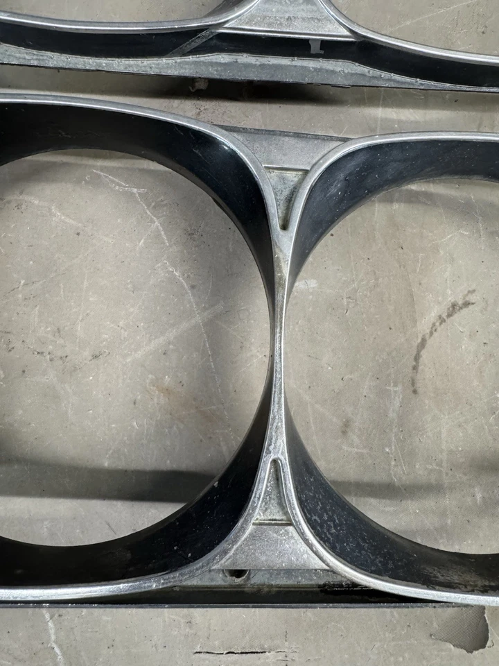 Pontiac GTO 1968 1969 faros cucharones biseles de ajuste faro cejas LeMans OEM Foto 3 de 4