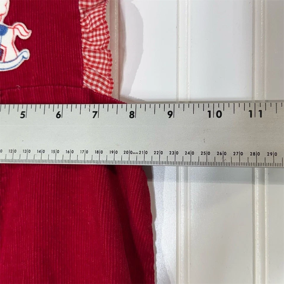 Macacão de veludo vermelho vintage bebê 6-9M cavalo de balanço retrô Babycore Farmcore - Imagem 3 de 4