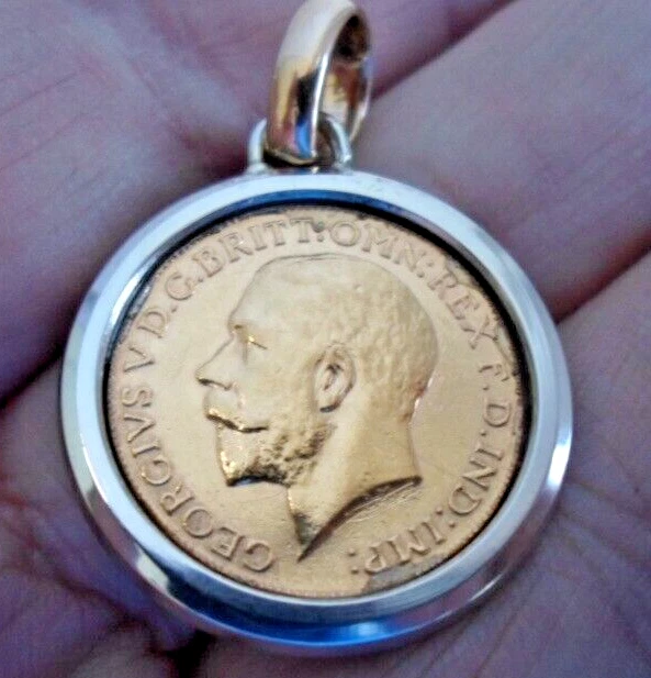 Impresionante conjunto de monedas soberanas inglesas de oro de 1925 en colgante de diamantes y 18 quilates Foto 3 de 4