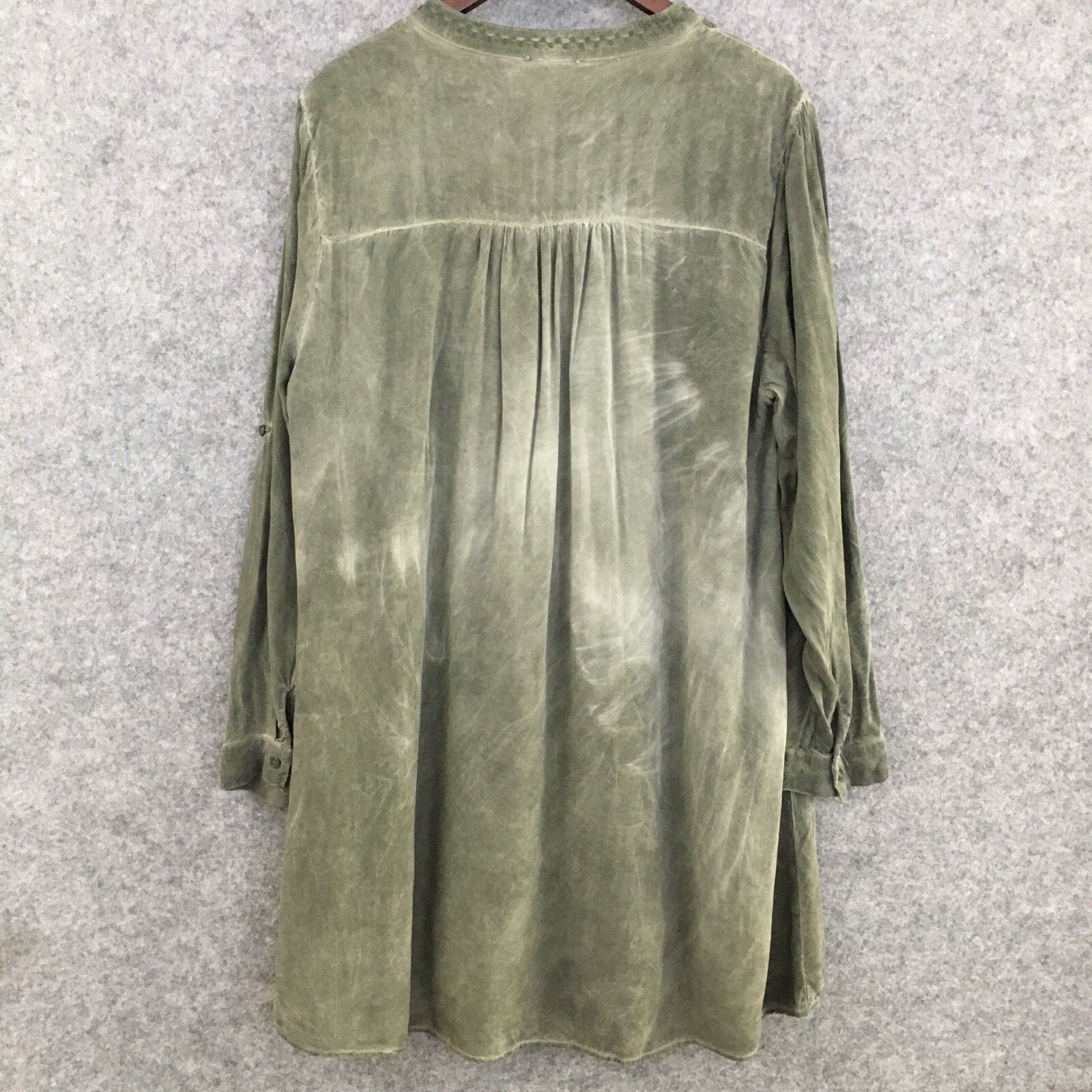 Angel Heart Boutique Top 1X Tunic Floral Embroidered Split Neck Lined Roll Tab