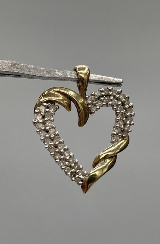 14k Yellow Gold & Melee Diamond Open Heart Pendant 1.7 g