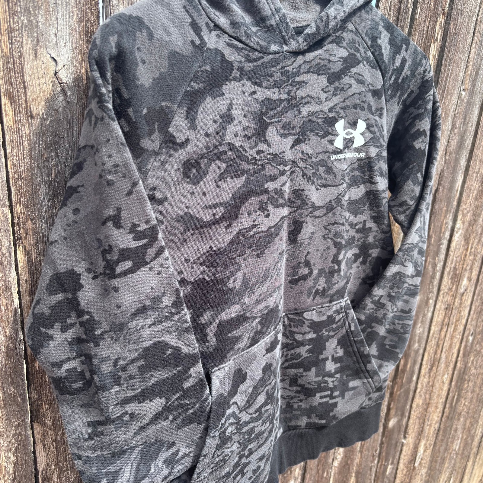 Under Armour Size Youth YXL Camo Hoodie Black Gray Long Sleeve thumbnail 3