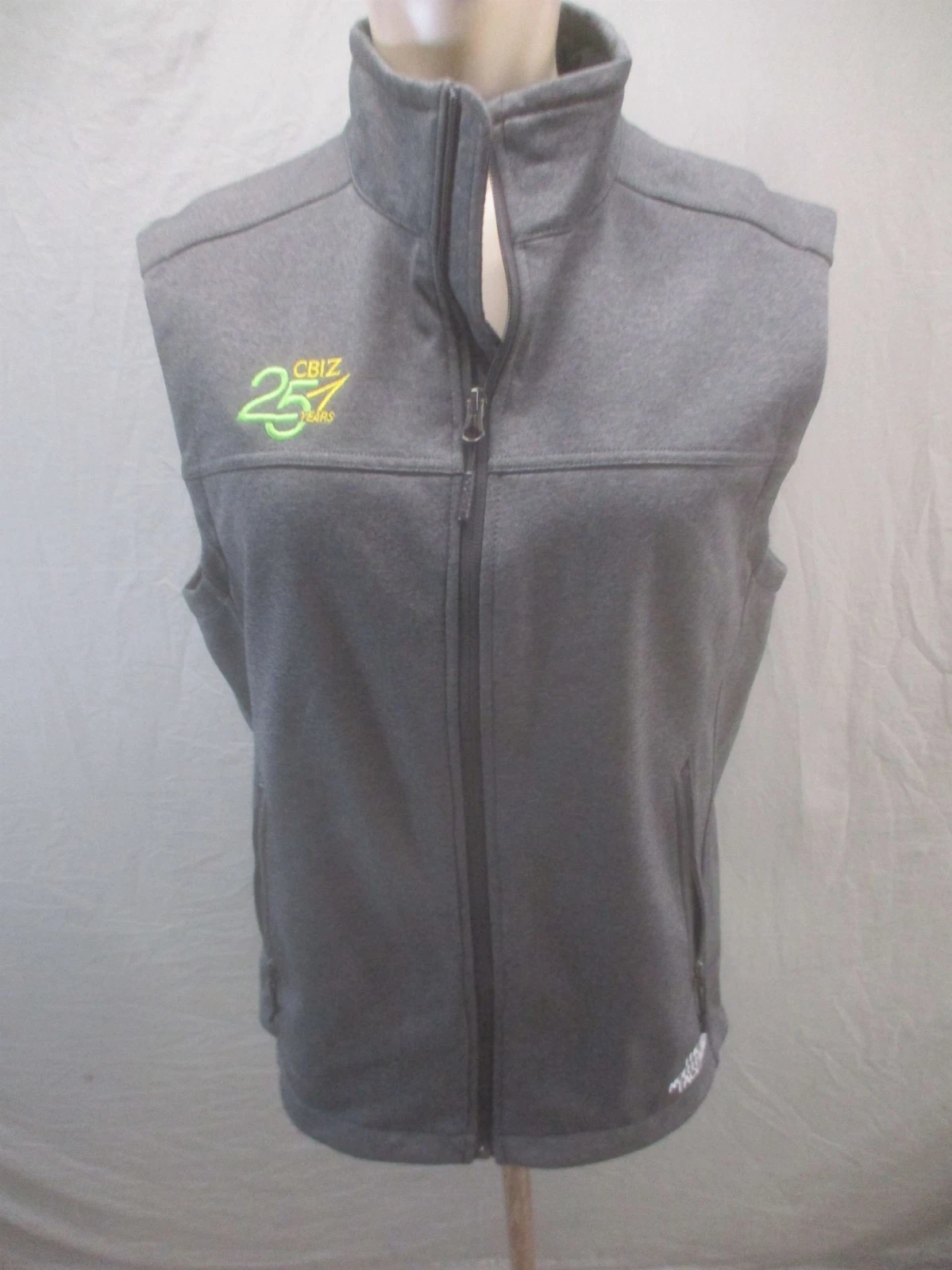 The North Face Size S Mens Gray Full Zip Collared Sleeveless Outdoor Vest 580