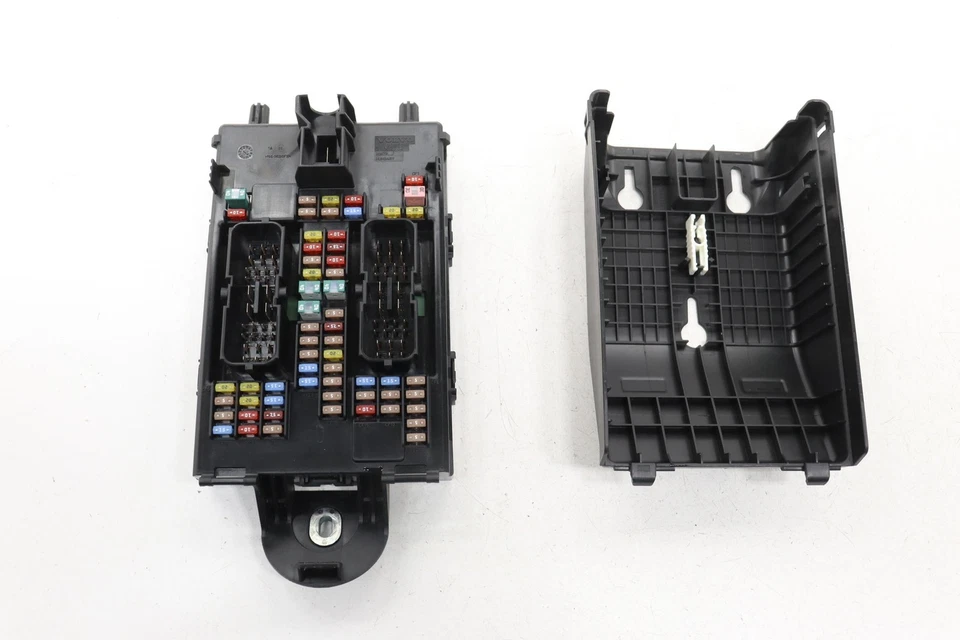2016 - 2025 VOLVO XC90 FUSE RELAY BOX JUNCTION BLOCK MODULE UNIT OEM 32142591 - Image 2 of 4