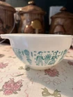 Vintage Pyrex Amish Butterprint Mixing Bowl Turquoise White #401, 1  1/2 pt