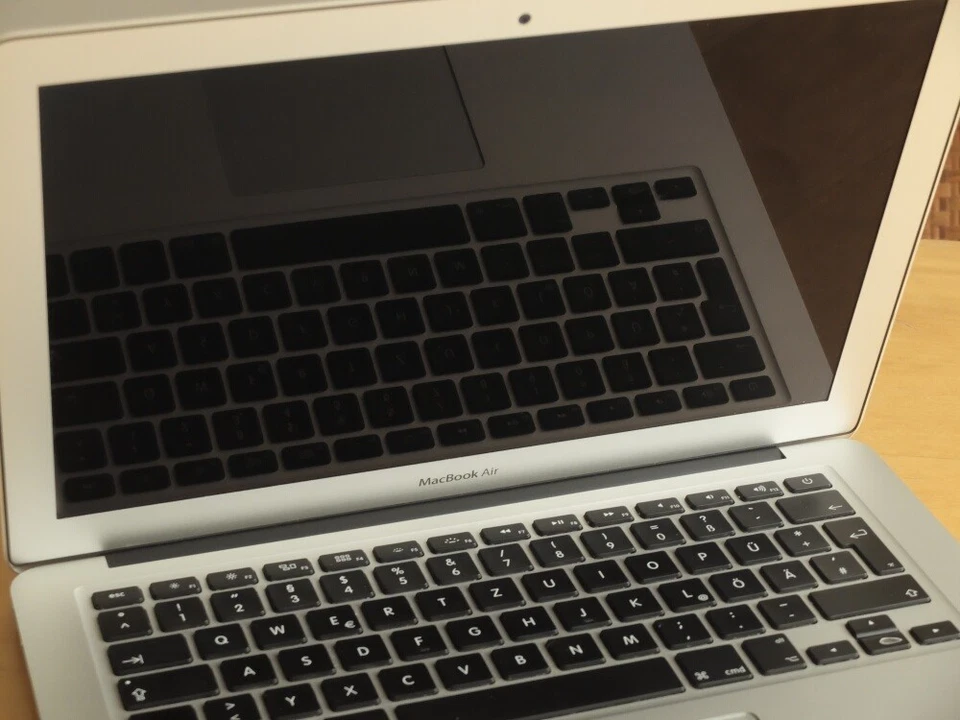 MacBook Air (13", early 2017) 1,8GHz Dual-Core i5, 8GB, 120GB SSD, Sequoia 15.7 - Bild 2 von 4