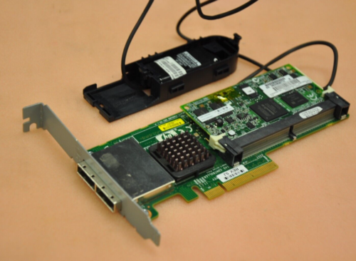 Contrôleur RAID SAS HP Smart Array P411/1G FBWC 2 ports Ext PCIe x8 572531-B21 - Photo 1 sur 2