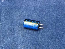 Image of Vishay 100μF Electrolytic Capacitor 63Vdc 20 % 10mm x 16mm
