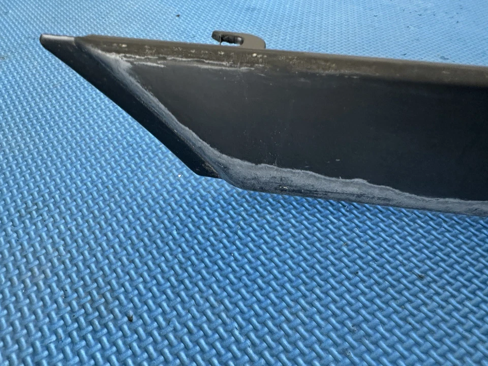 BMW E36 Serie 3 318i 323i 325is 1994-1999 parachoques trasero moldura lateral izquierda Foto 2 de 4