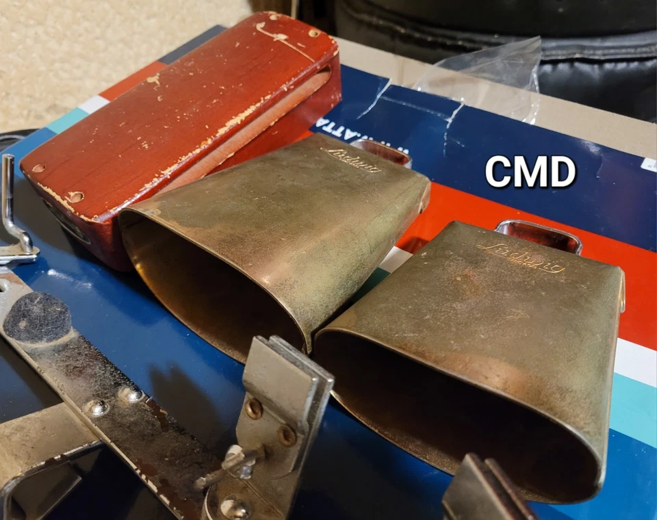 COOL VINTAGE 1960S LUDWIG GOLD TONE 4" & 5" COWBELLS & 7" WOODBLOCK AND HOLDER - Image 3 of 4