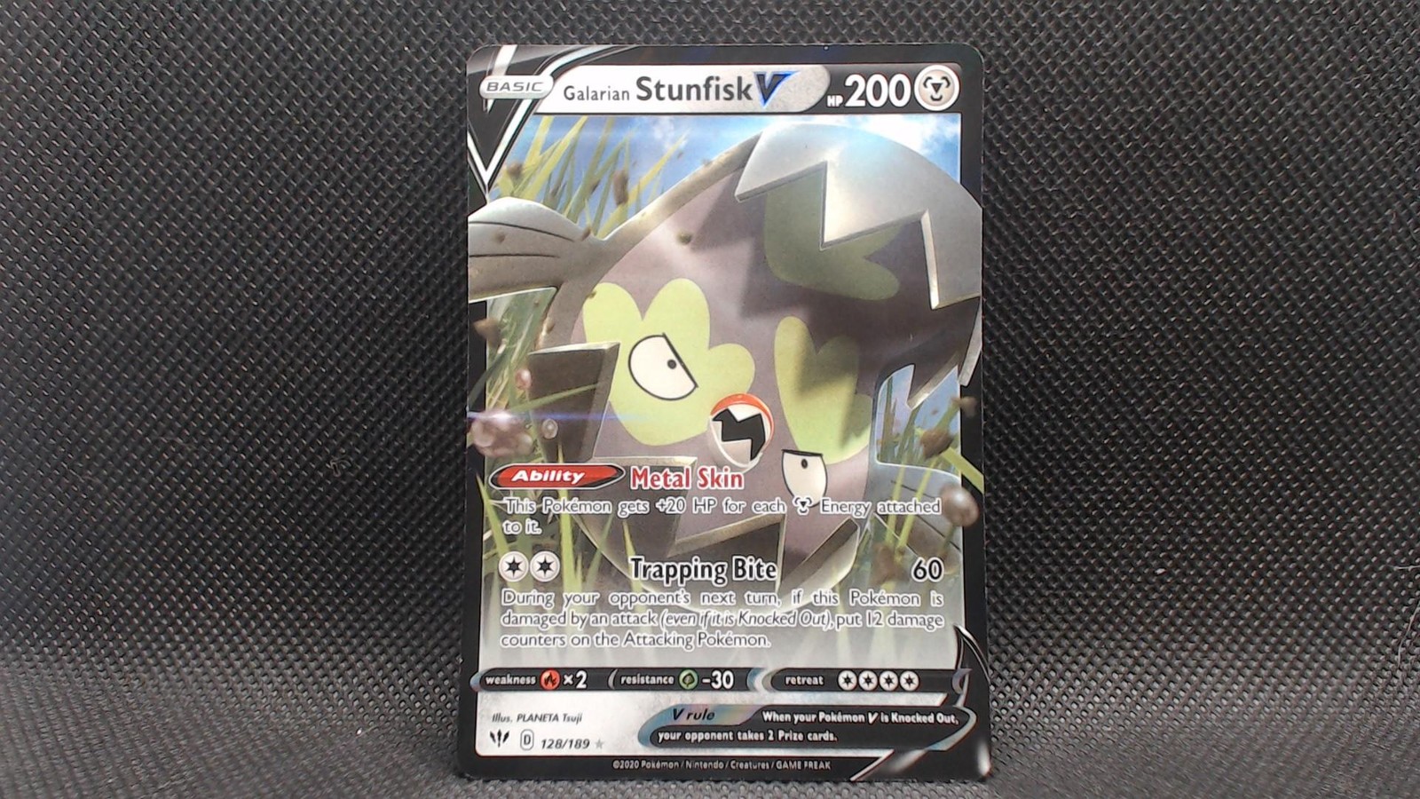 GALARIAN STUNFISK V 128/189 HOLO V RARE DARKNESS ABLAZE POKEMON NM