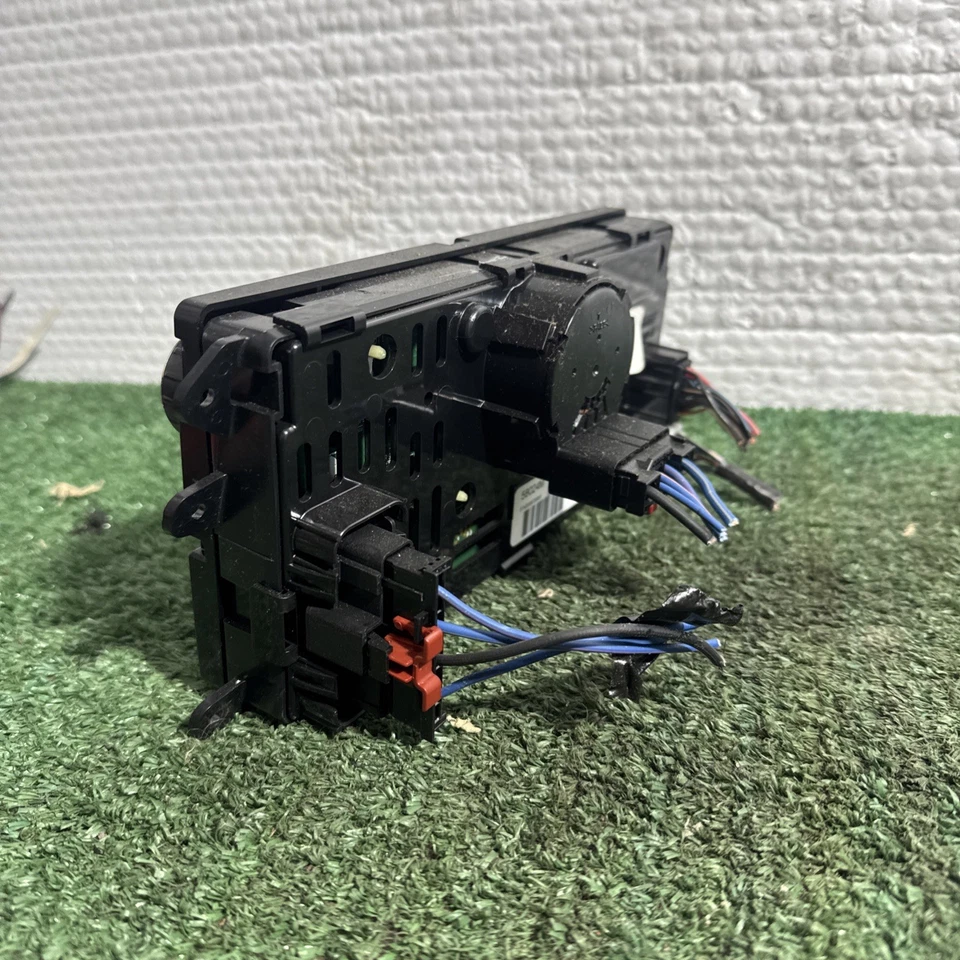 Volkswagen Routan 2009-2011 calefacción aire acondicionado temperatura climatización interruptor Foto 2 de 4