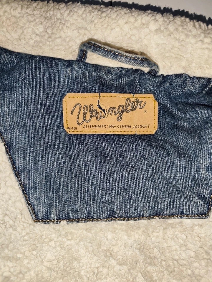 Wrangler Sherpa Lined Denim Jacket – Authentic Western – Size M – Vintage #399 - Imagen 2 de 4