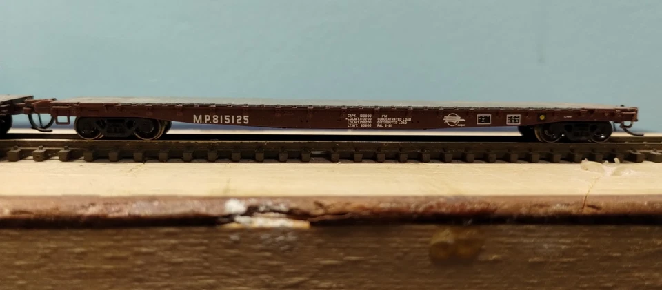 N Scale BLMA Missouri Pacific 60' Flat Car With Eagle Buzzsaw - Image 3 of 3