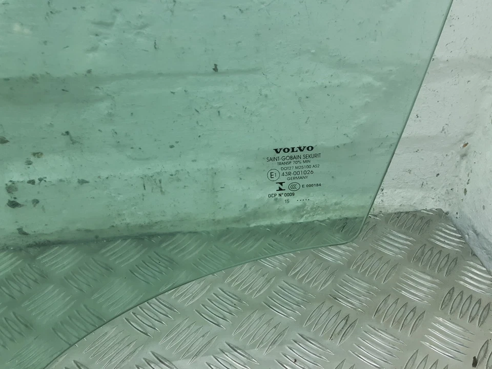 VIDRIO DE LA PUERTA DELANTERA IZQUIERDA VOLVO V60 MK1 2015 - Imagen 4 de 4